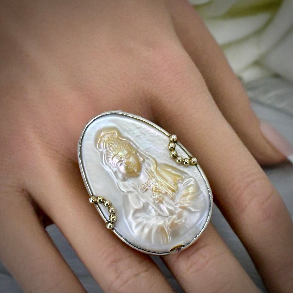 Colleen Lopez 925 Silver Carved Mother of Pearl Goddess Ring Gold Tone Size 6.75
